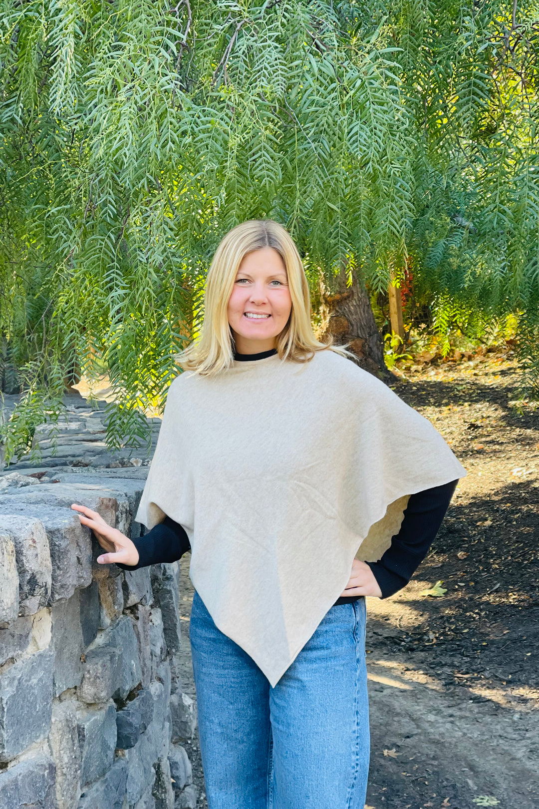 Piironki Helsinki Ella Merino Wool Poncho Beige