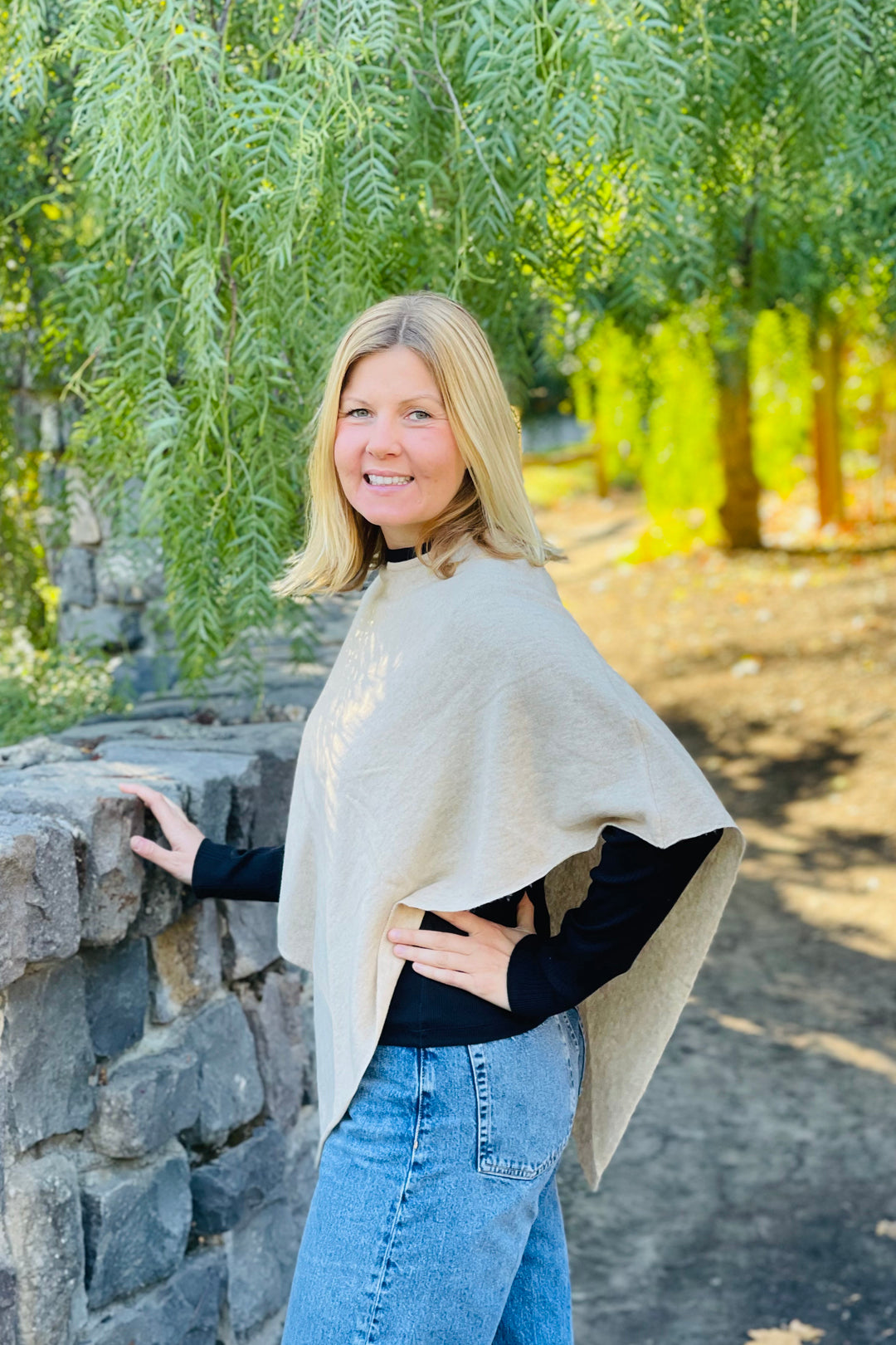 Piironki Helsinki Ella Merino Wool Poncho Beige