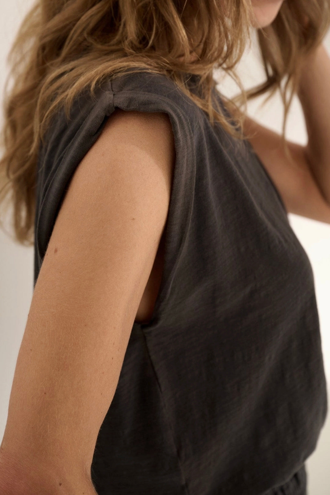 Moshi Moshi Accept Tank Top Dark Grey