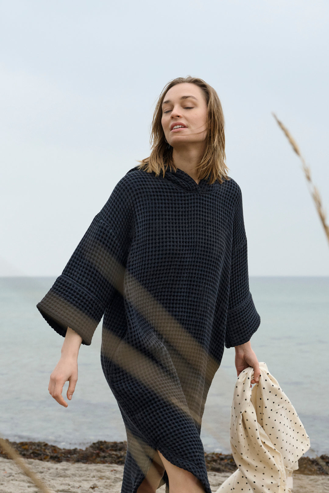 Moshi Moshi Mind Cover Me Poncho Moonless Night