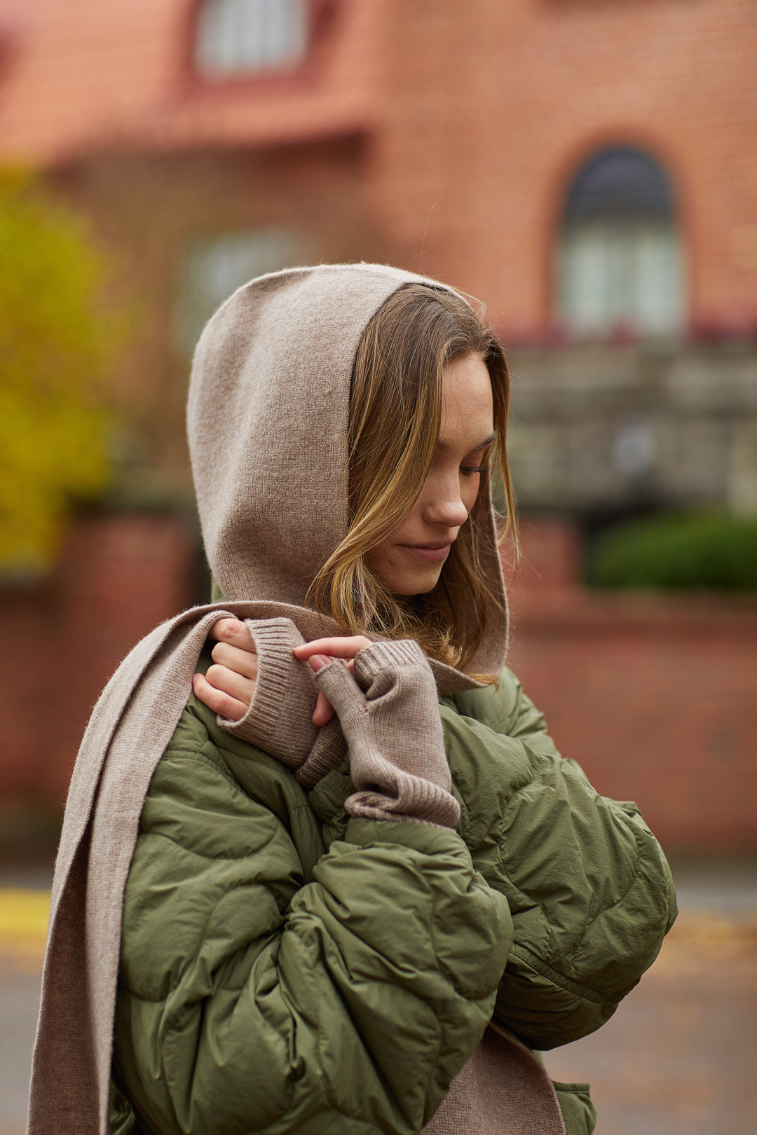 Piironki Helsinki Merino Wool Hooded Scarf Beige