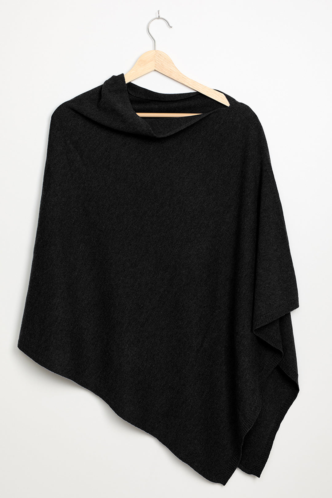 Piironki Helsinki Leea Merino Wool Poncho Black