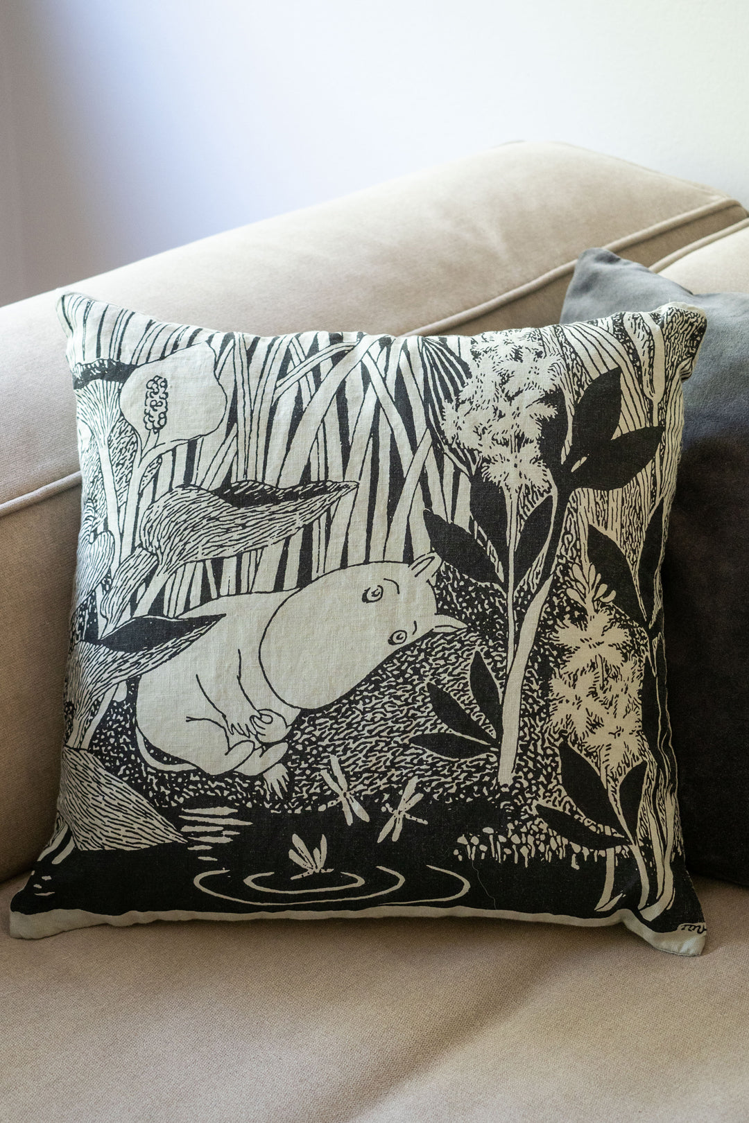 Piironki Helsinki Moomin Linen Cushion Cover Magic of Midsummer