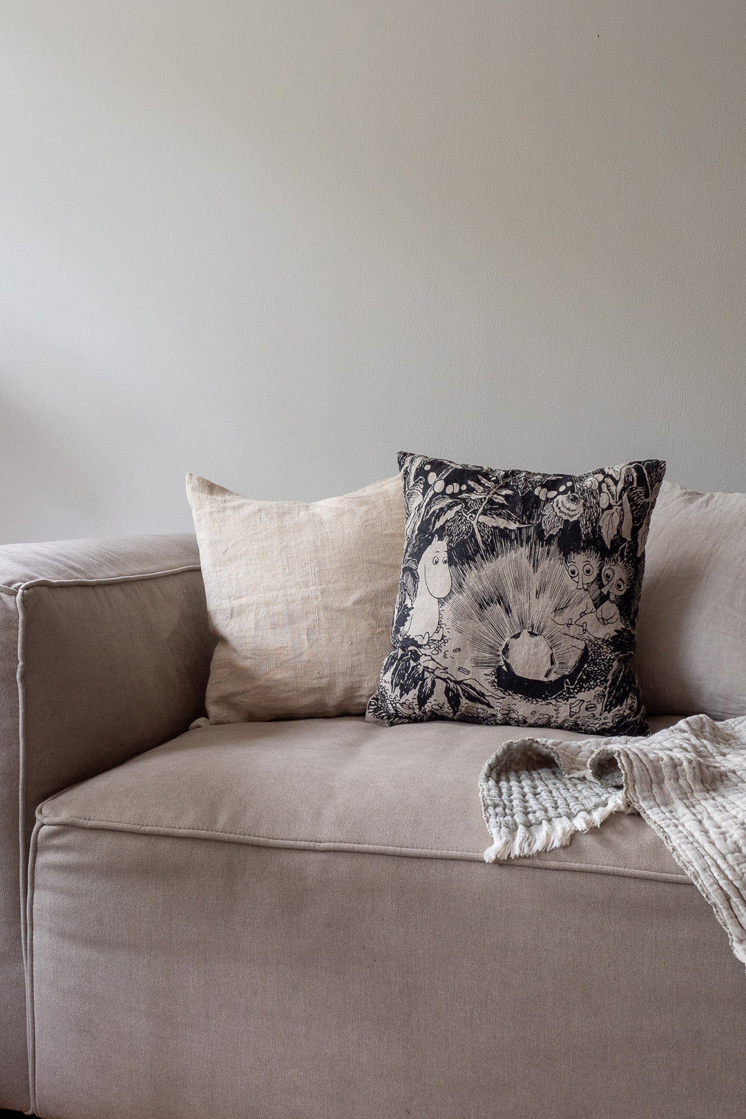 Piironki Helsinki Moomin Linen Cushion Cover King's Ruby