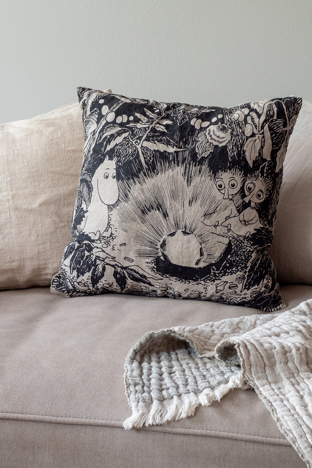 Piironki Helsinki Moomin Linen Cushion Cover King's Ruby