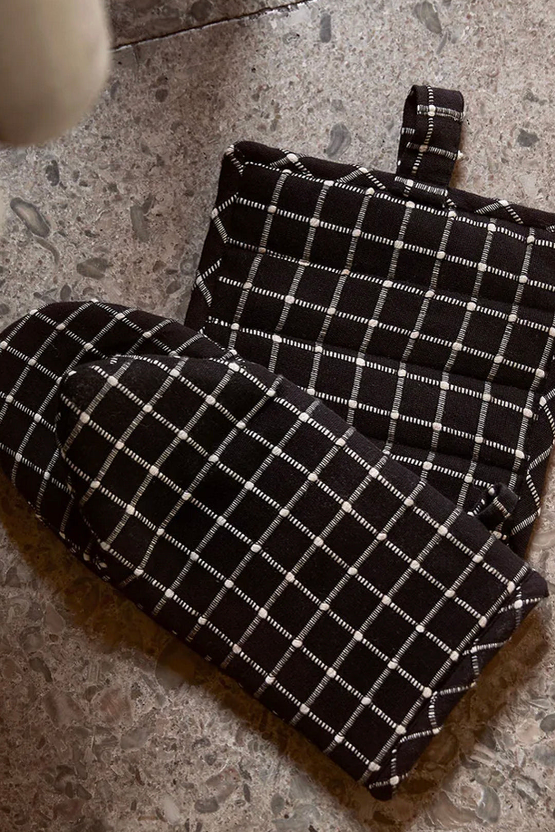 Anno Noki Oven Mitt Black