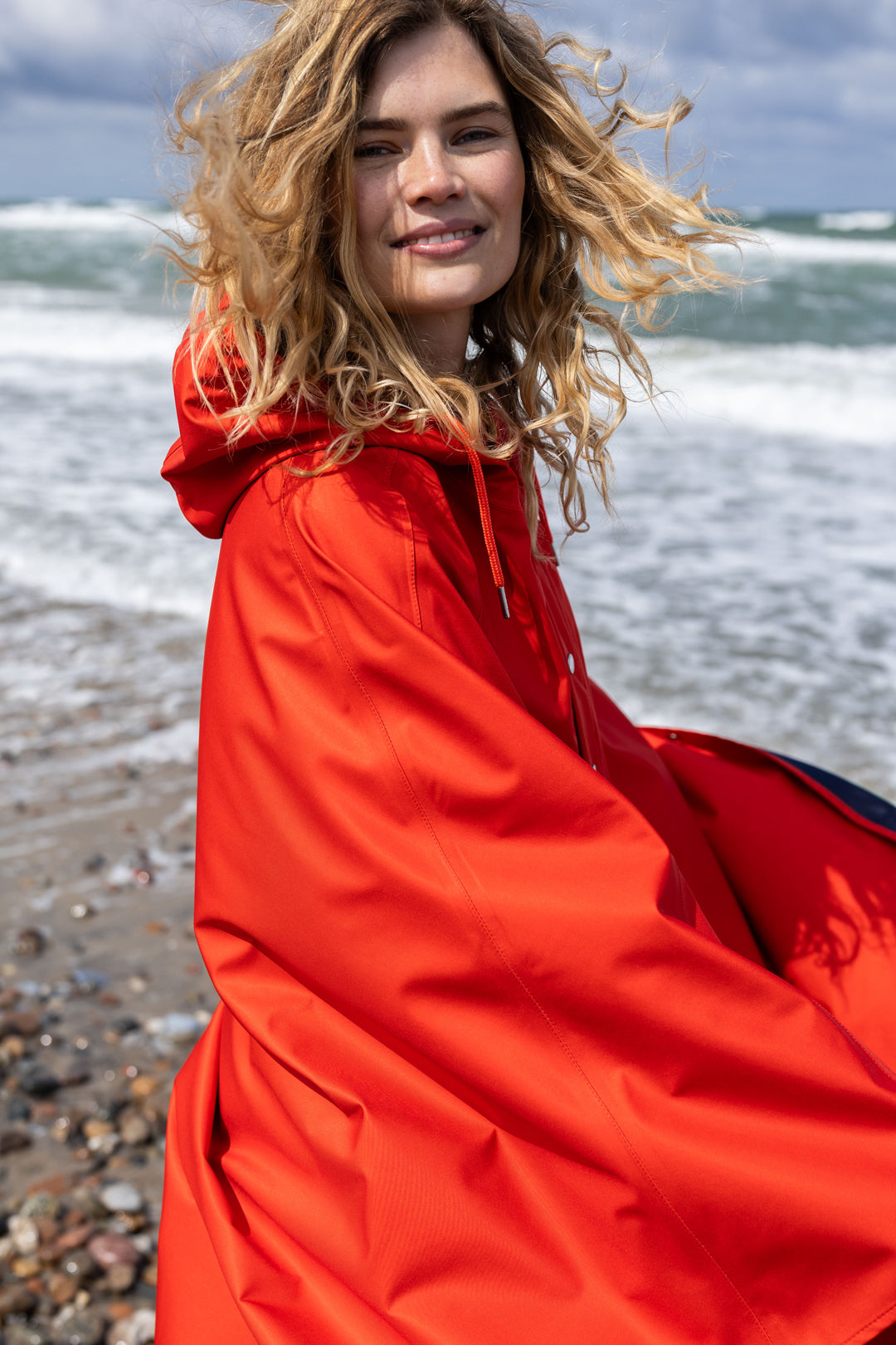 Danefæ København Danerain Poncho Bright Red