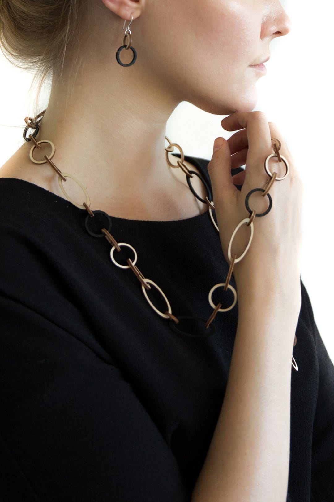 Valona Halo Mini Wood Black Earrings