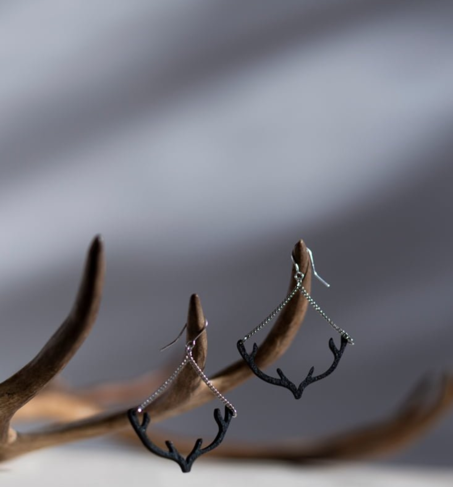 Valona Antler Swing Black Earrings