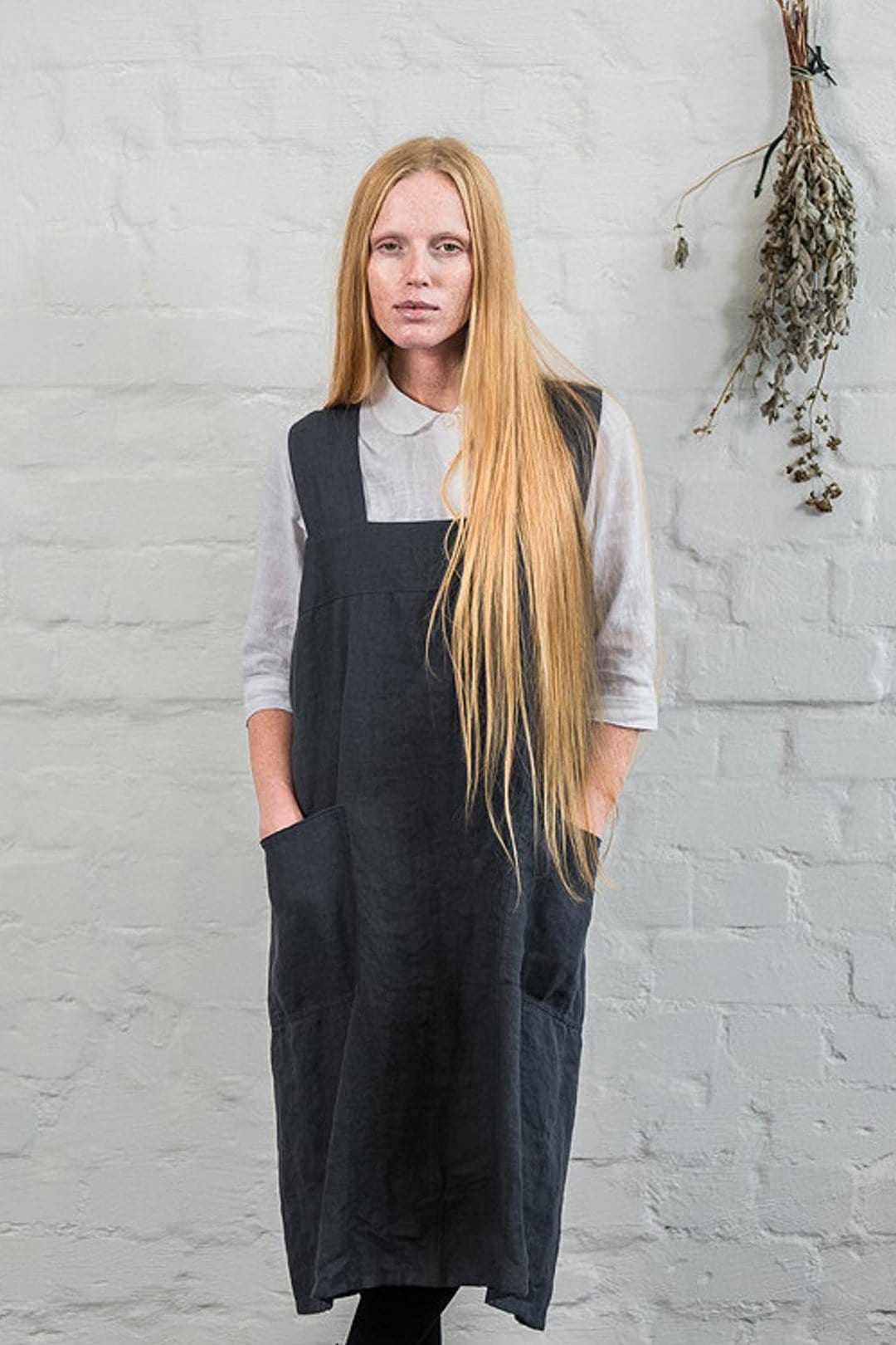 Linen Square Cross Apron Graphite
