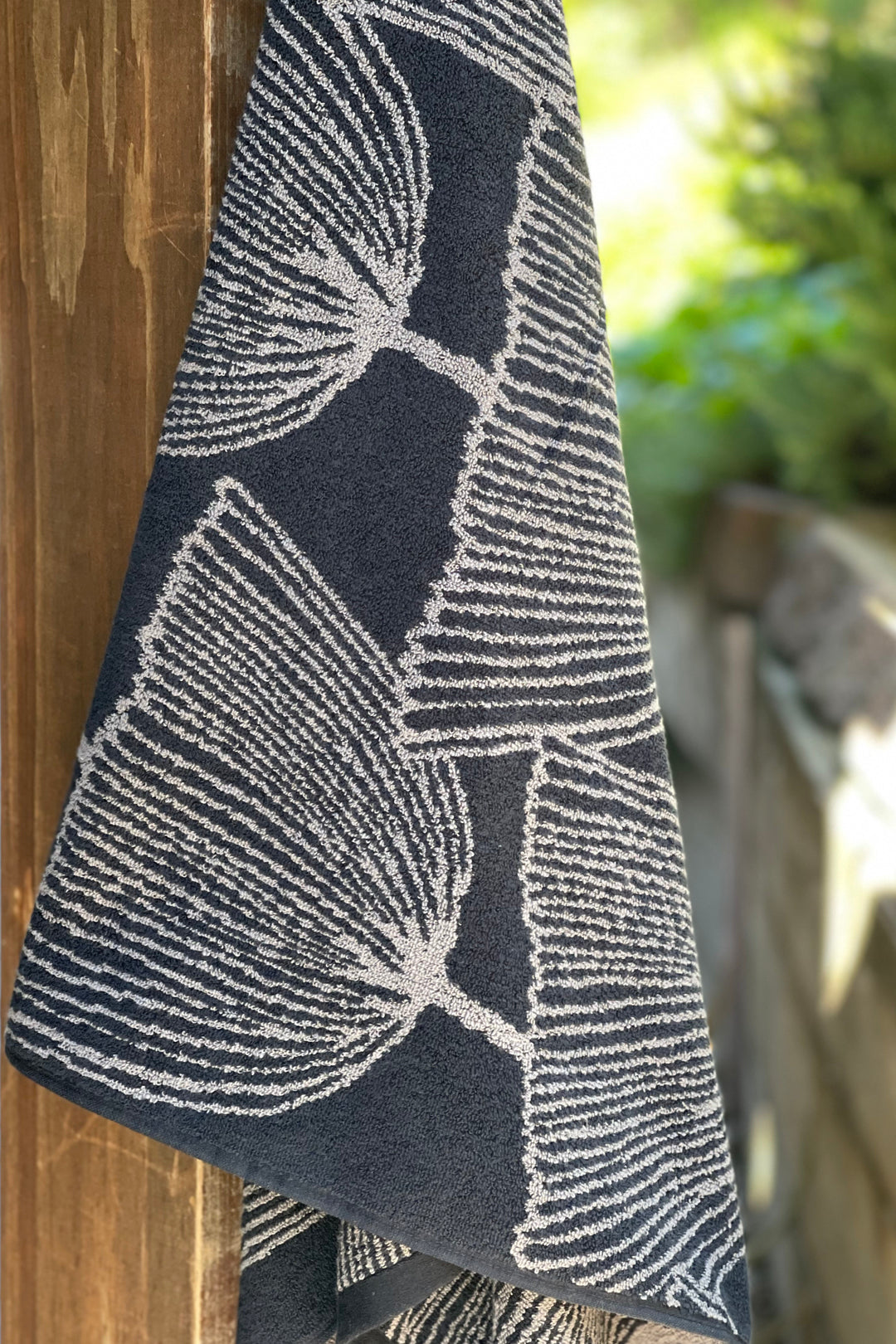 Ratia Cosmos Black/Brown Towels