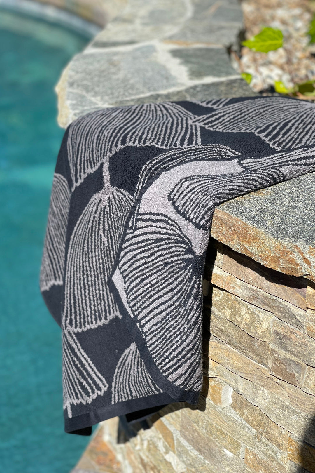 Ratia Cosmos Black/Brown Towels