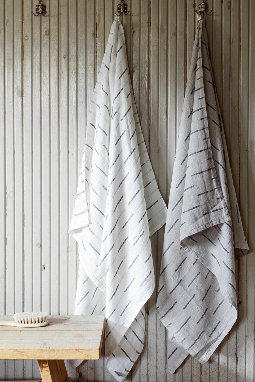 Lapuan Kankurit Paussi Dark Grey Bath Sheet