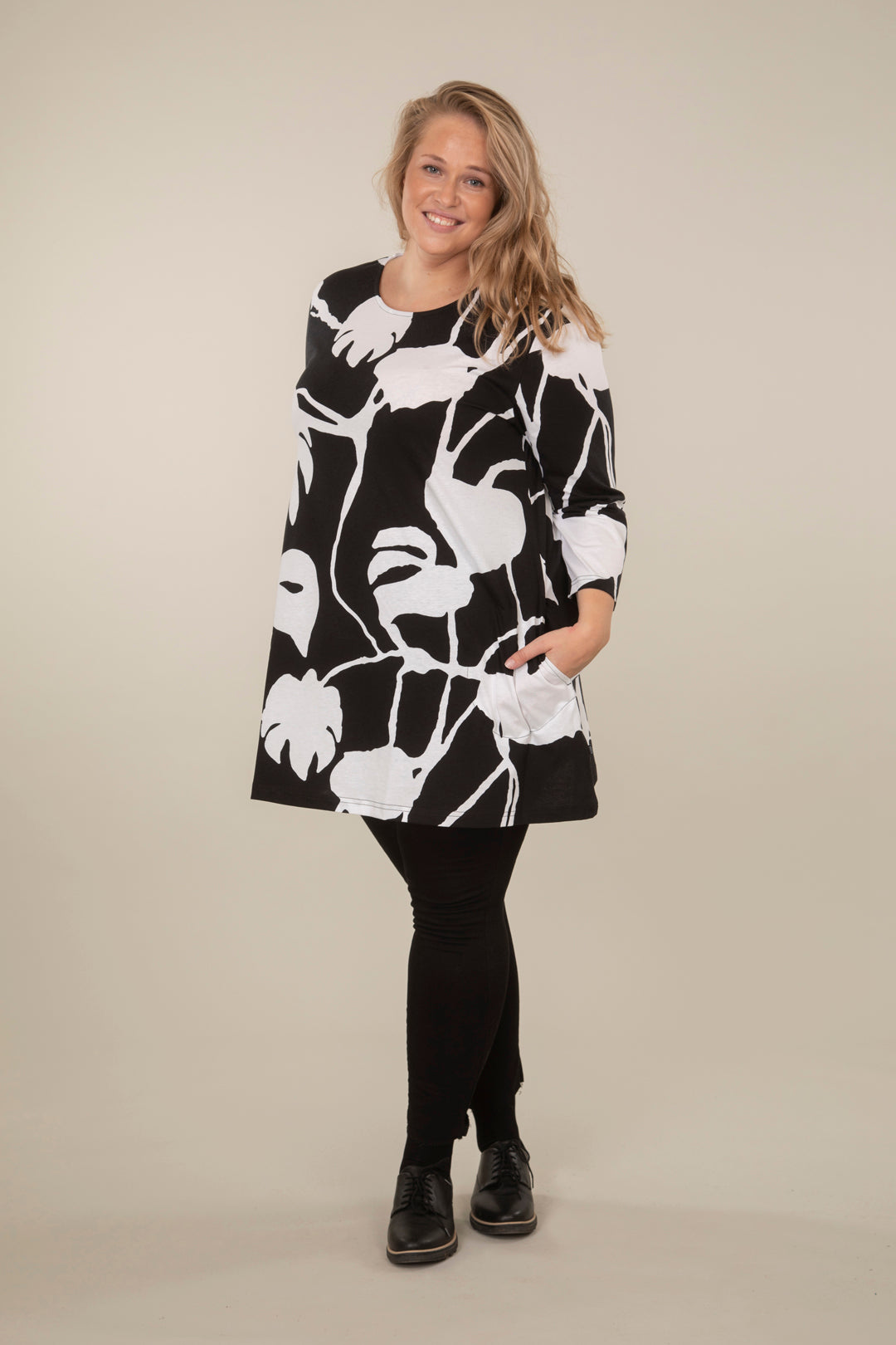 Ratia Pisara Peikonlehti Black Tunic