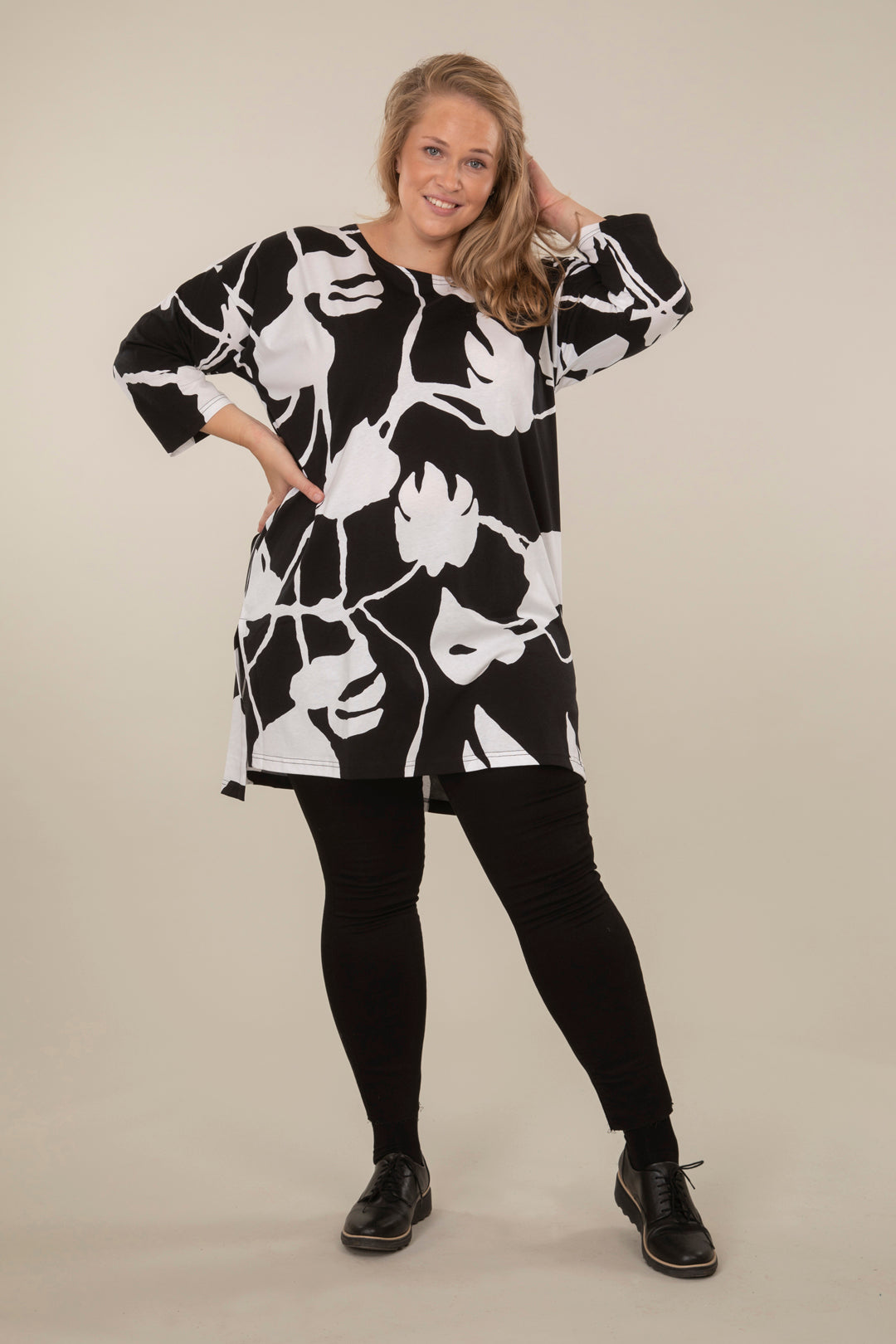 Ratia Martta Peikonlehti Black Tunic