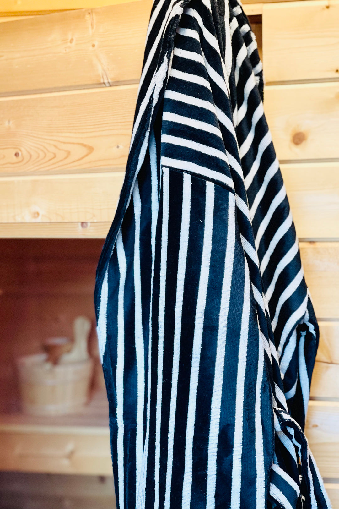 Ratia Unisex Stripe Bathrobe Black/White