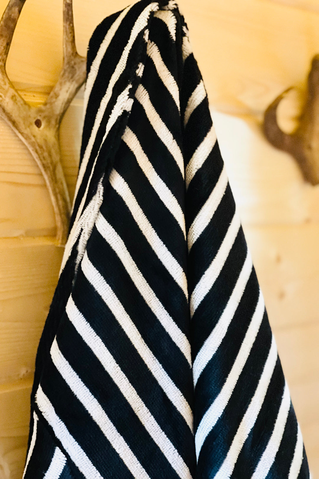 Ratia Unisex Stripe Bathrobe Black/White