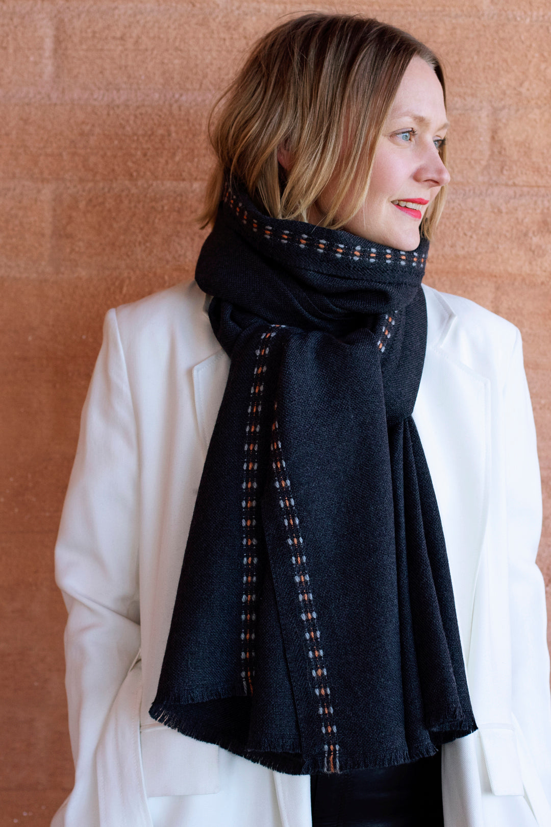 Lapuan Kankurit Saana Scarf Dark Grey