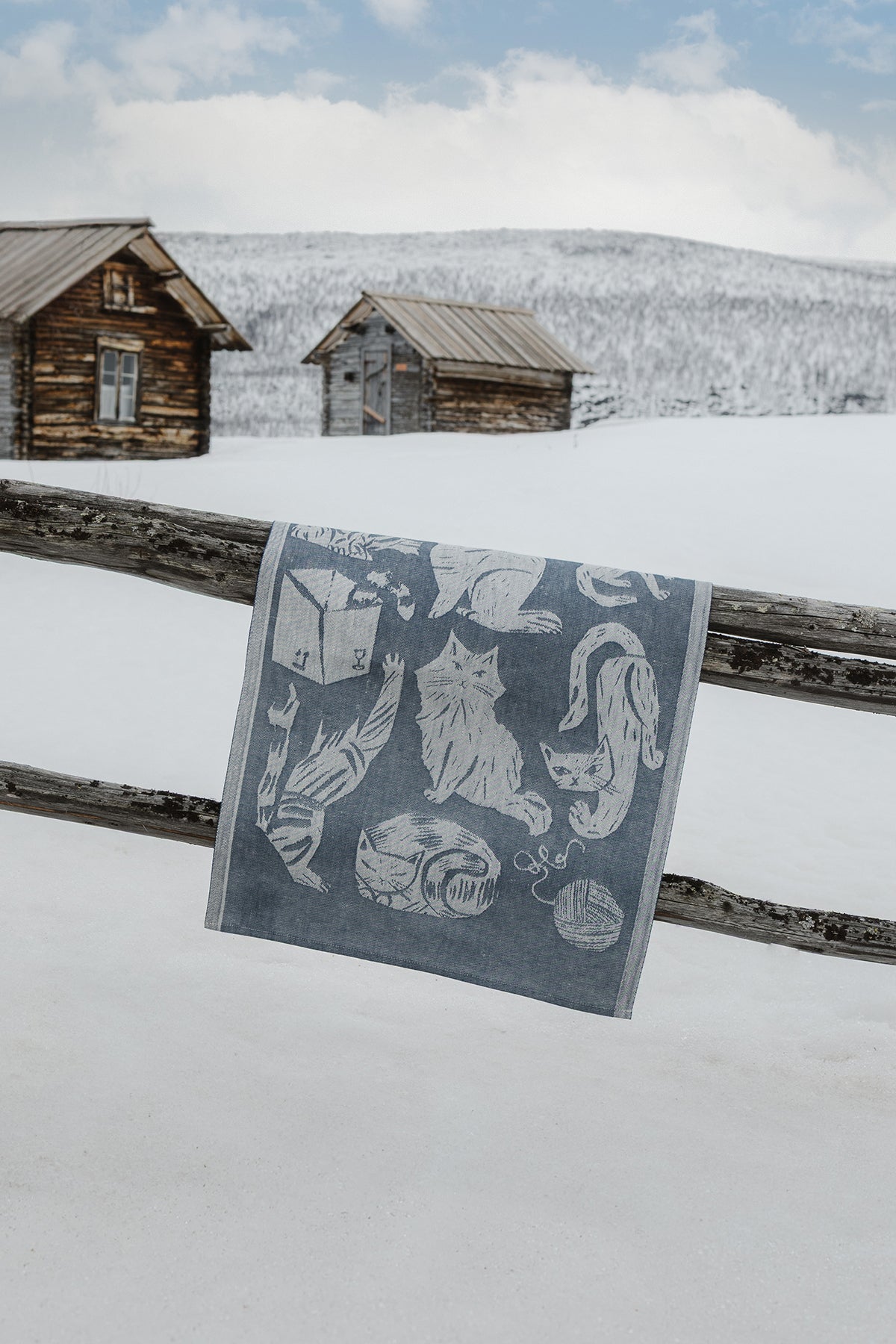 Lapuan Kankurit Kissanpäivät Tea Towel Blueberry