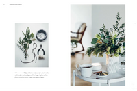 Cozy Publishing Green Christmas Wreaths & Floral Arrangments