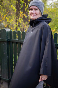 Danefæ København Danerain Poncho Black