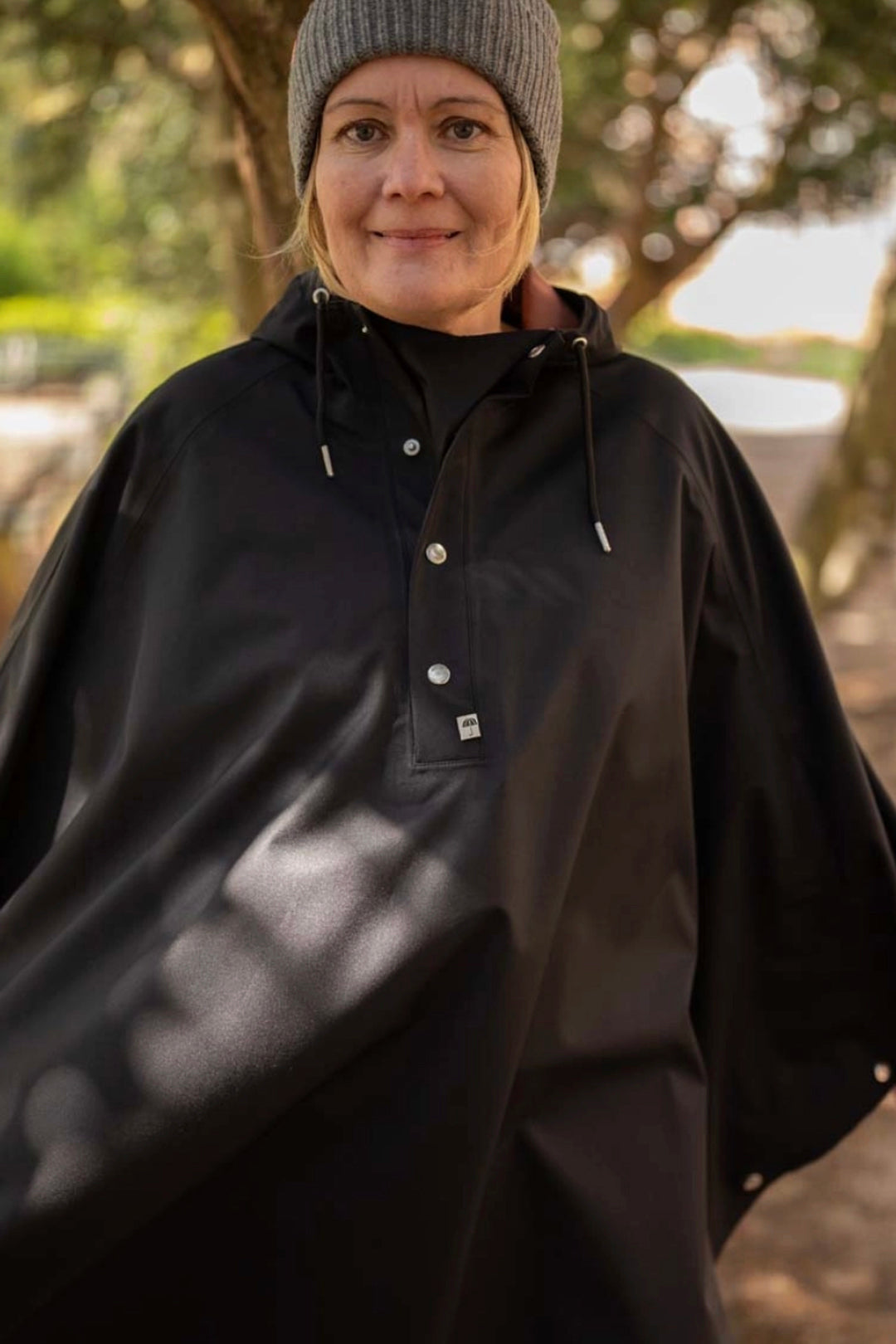Danefæ København Danerain Poncho Black