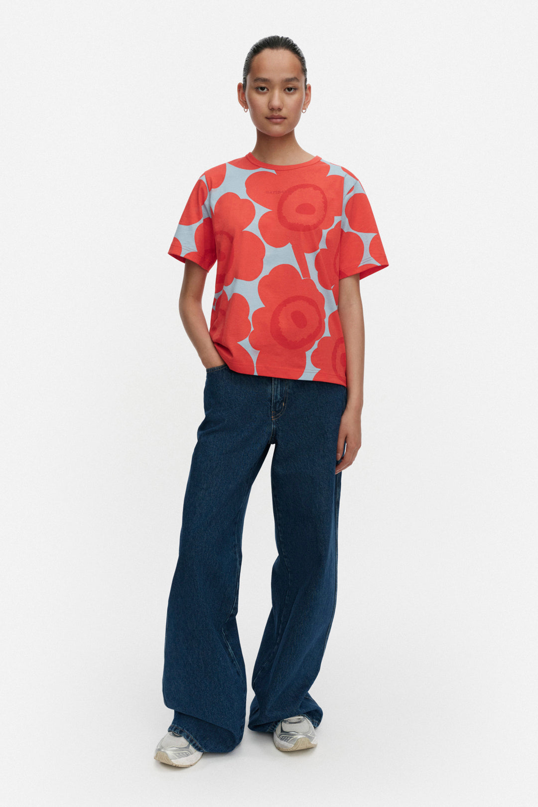 marimekko kioski unikko Tシャツ 半袖 カットソー 新品 Marimekko Erna Unikko Kioski T-Shirt – Nordic Labels