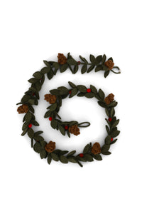 Gry & Sif Garland with Red Berries