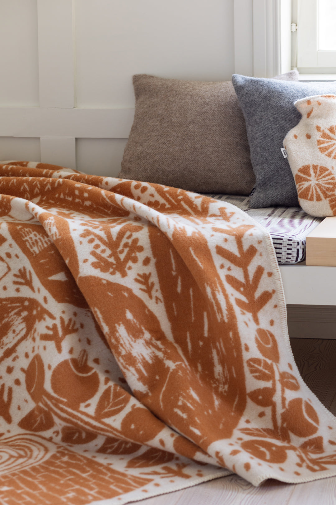 Lapuan Kankurit Metsikkö Cognac Wool Blanket