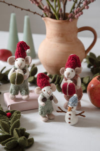 Gry & Sif Grey Mouse with Brown Present