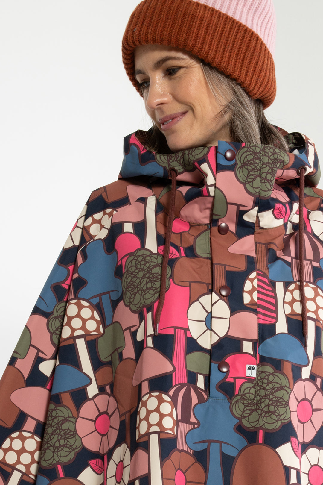 Tisa phenomenon Mcm レインコート ロゴ poggy Tisa phenomenon Mcm レインコート ロゴ poggy