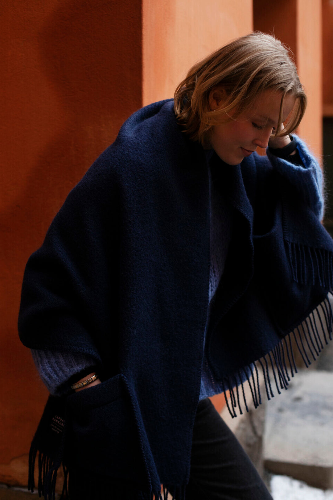 Lapuan Kankurit Uni Pocket Shawl Midnight Blue