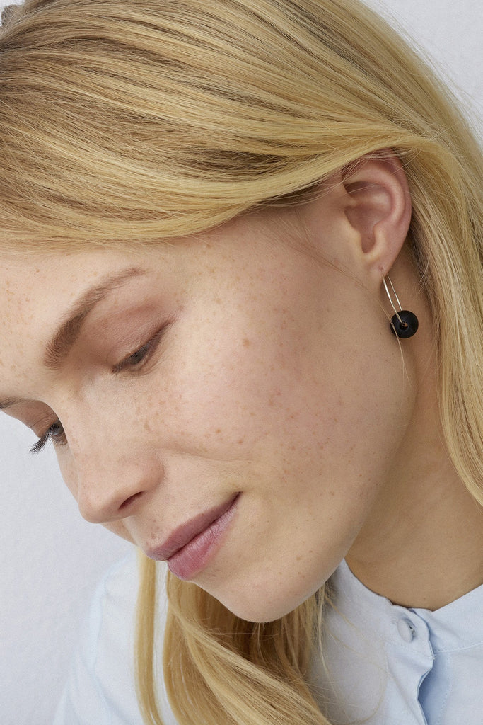 Aarikka Kehrä Black Earrings - Nordic Labels