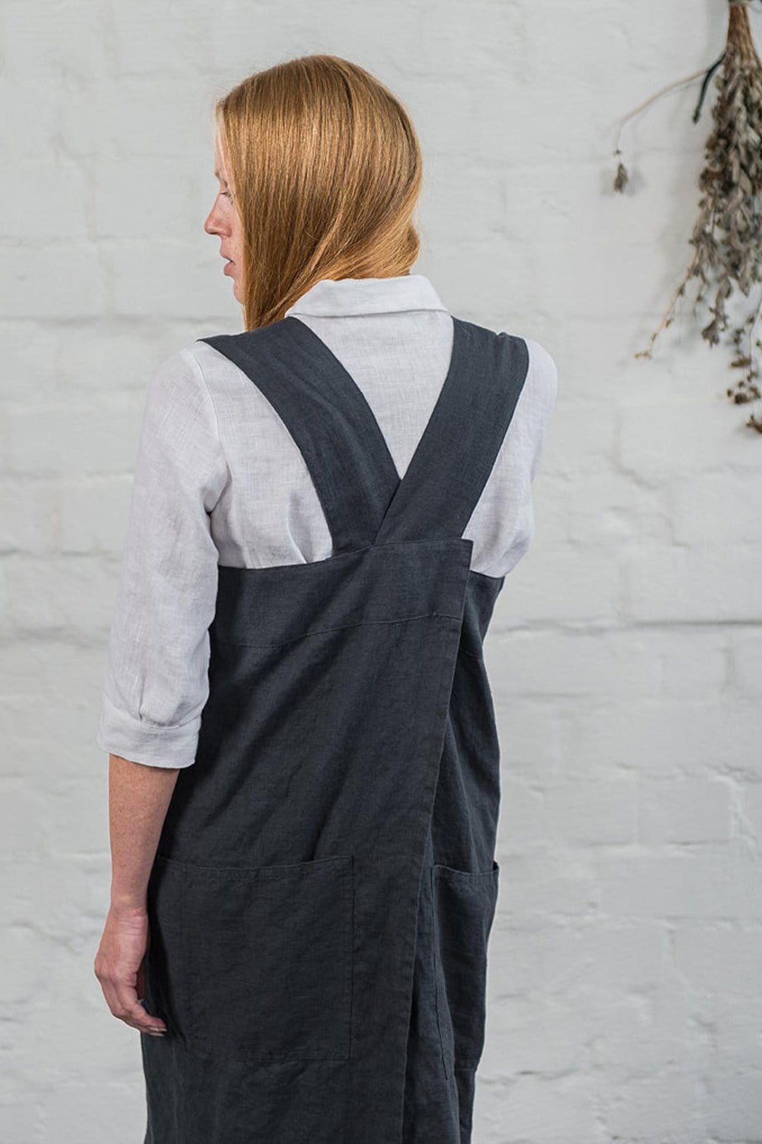Linen Square Cross Apron Graphite