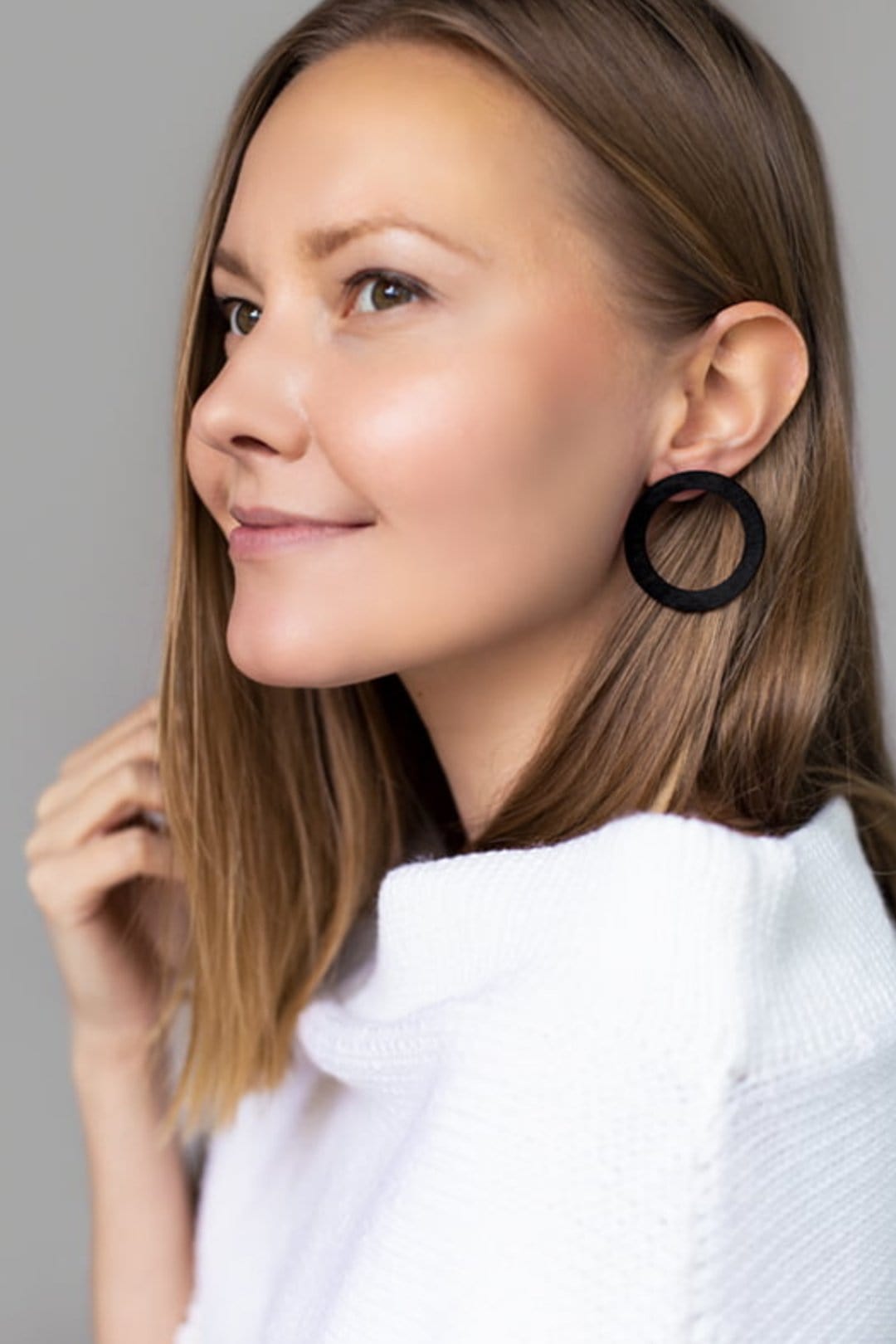 Valona Korona Circle Black Earrings