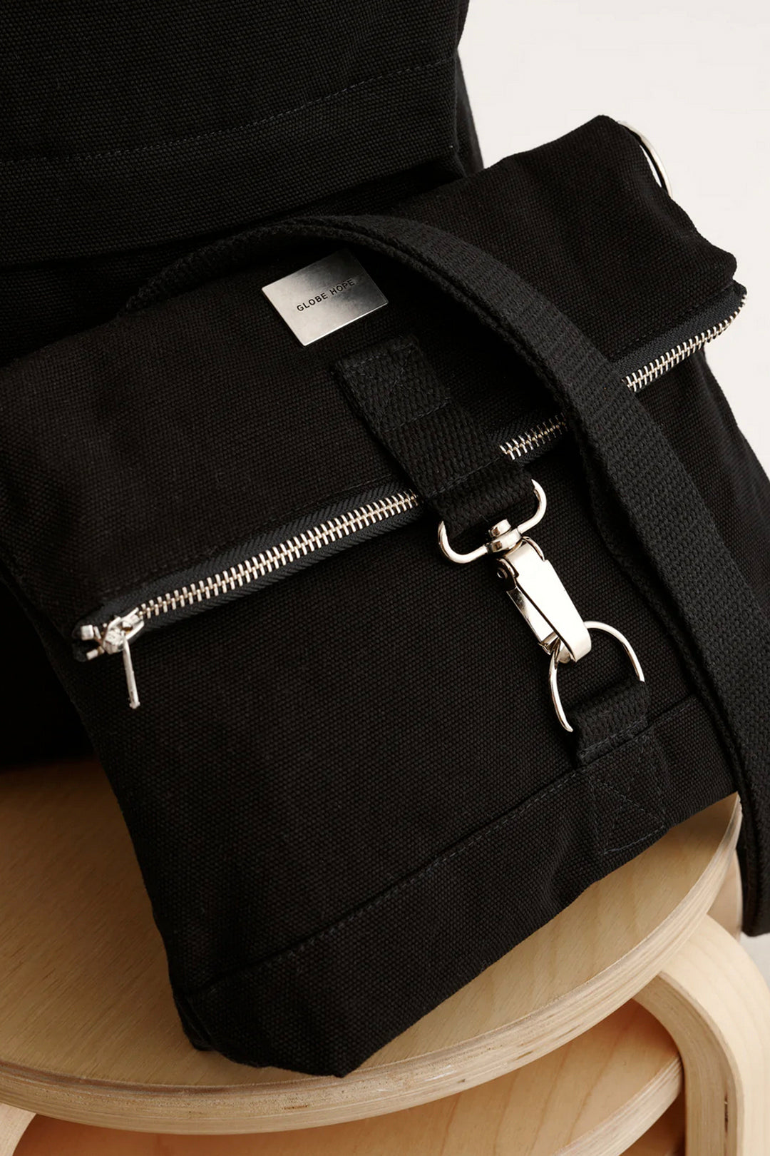 Globe Hope Tuisku Shoulder Bag